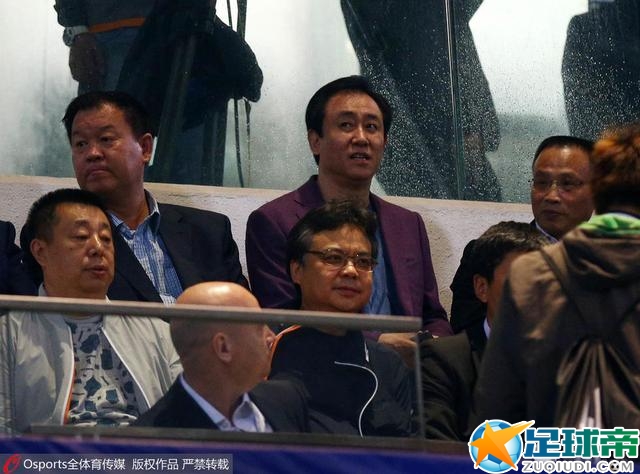 而且，她真没想到，王正刚竟然这么尊重叶辰那个废物。